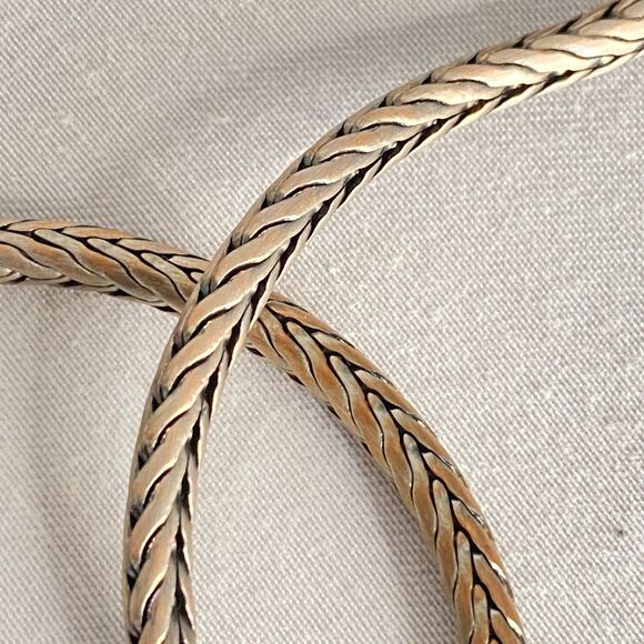Matinee Length Necklace Gold Tone Herringbone Links Magnetic Barrel Clasp - Picture 3 of 7